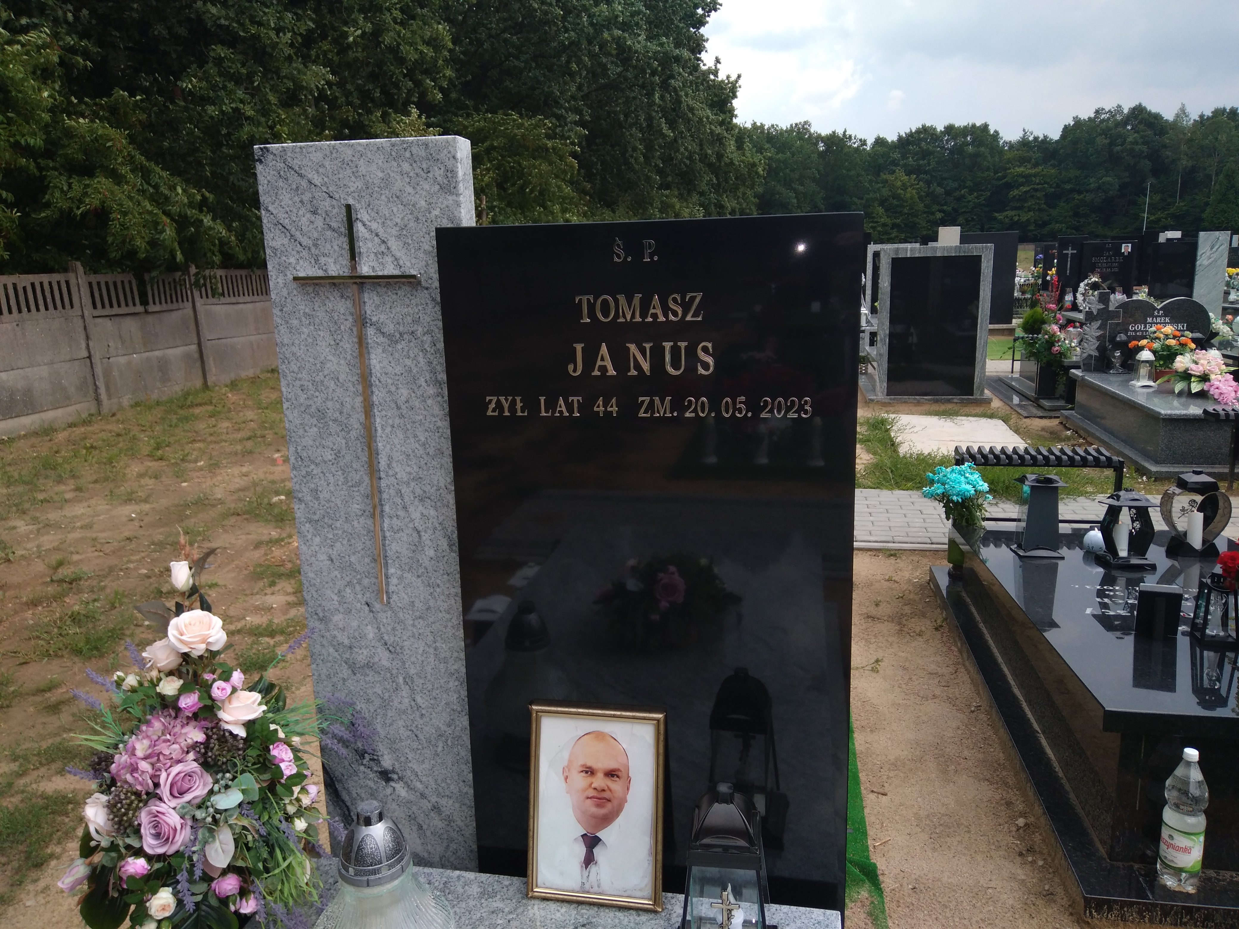 Grób Tomasz Janus